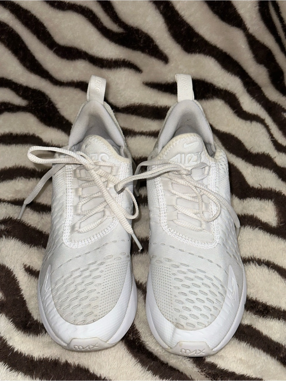 Nike Kids White Air Max 270 Youth Sneakers - Picture 2 of 10
